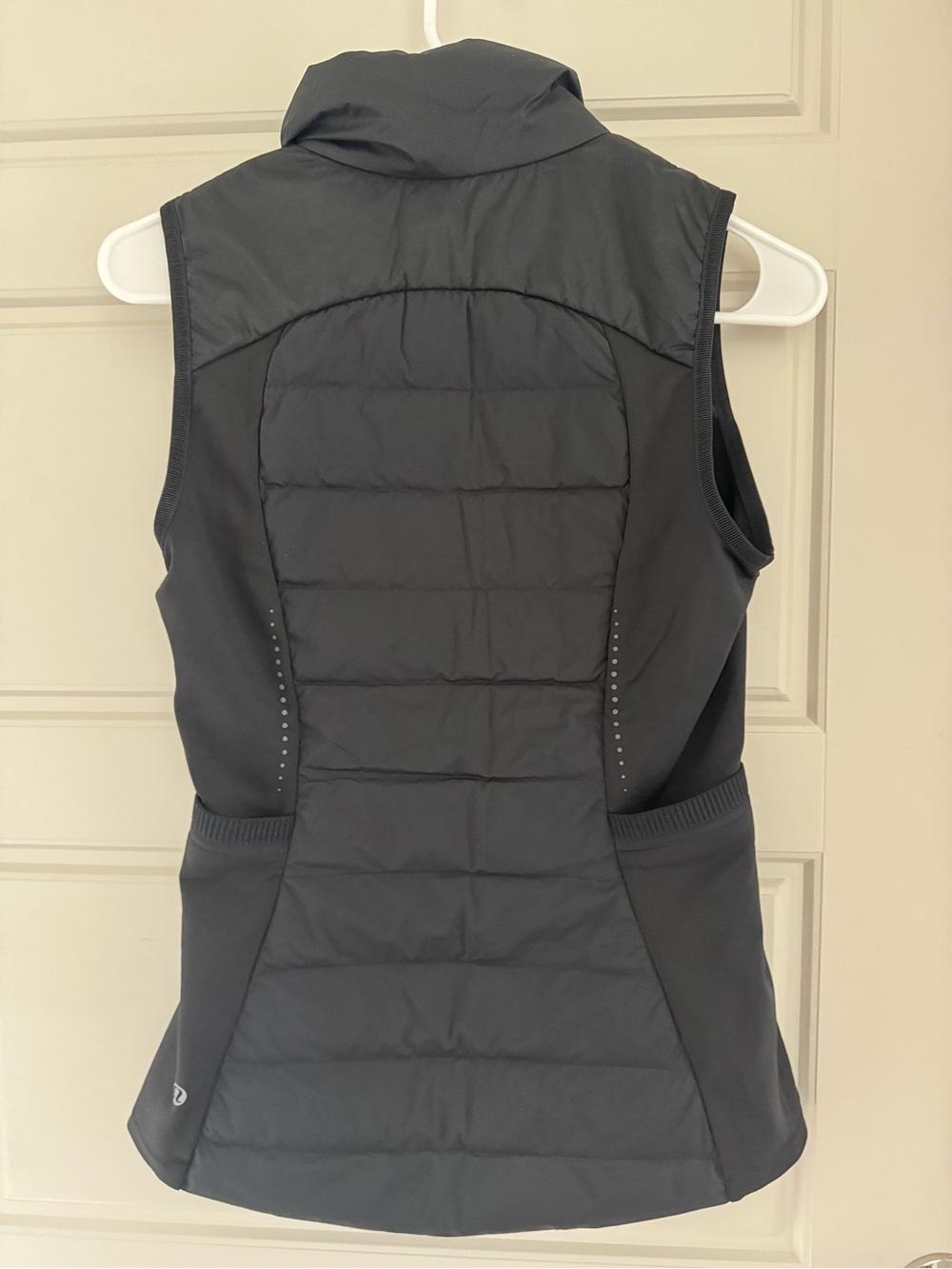 lululemon athletica Black Quilted Sleeveless Puffer Vest - Picture 3 of 3